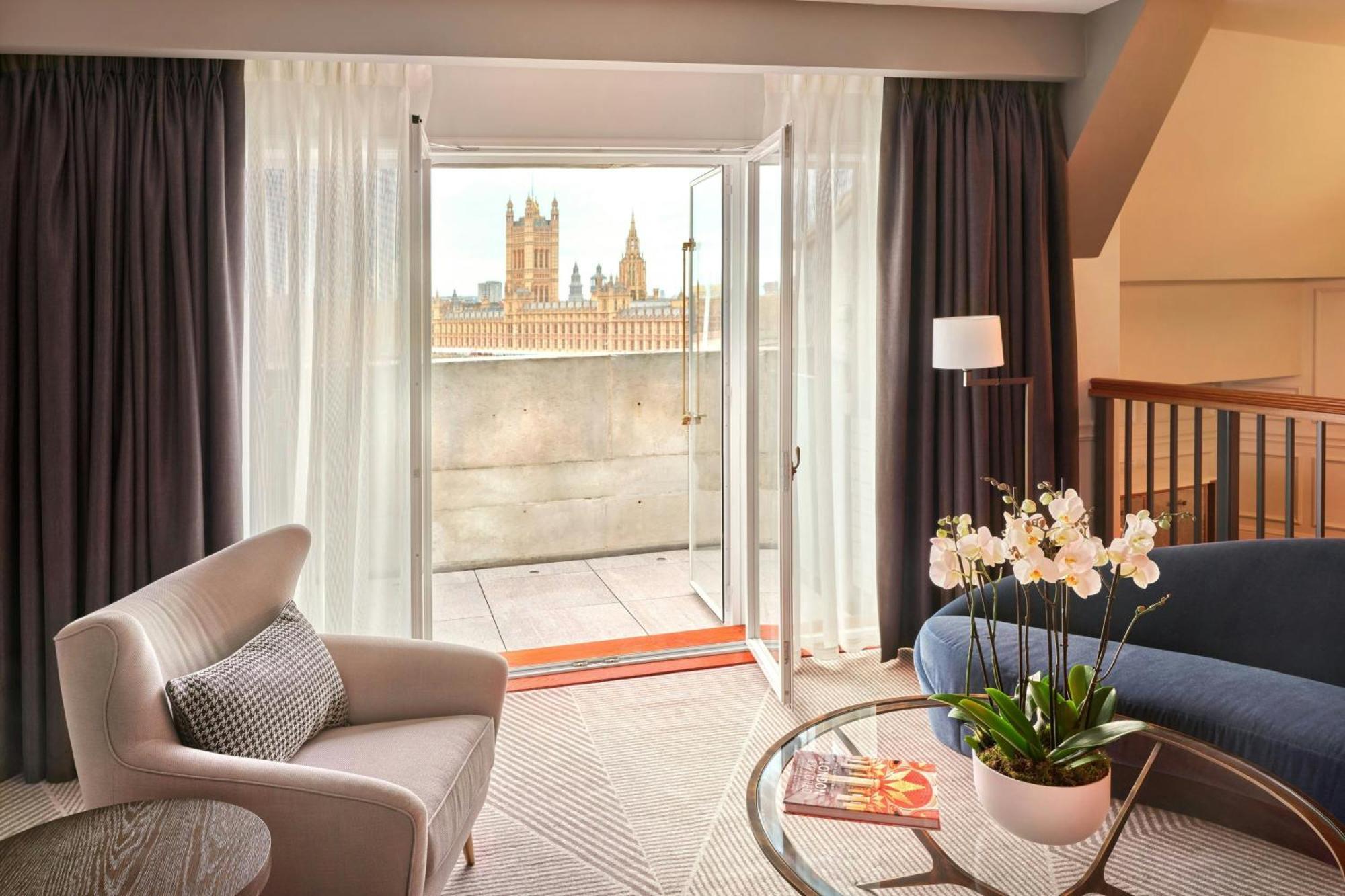 London Marriott Hotel County Hall Exterior photo